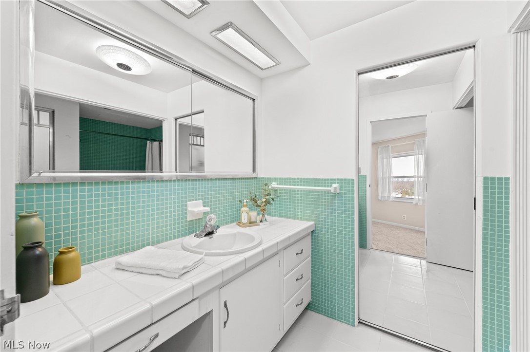 Carlton House Condo - Residential