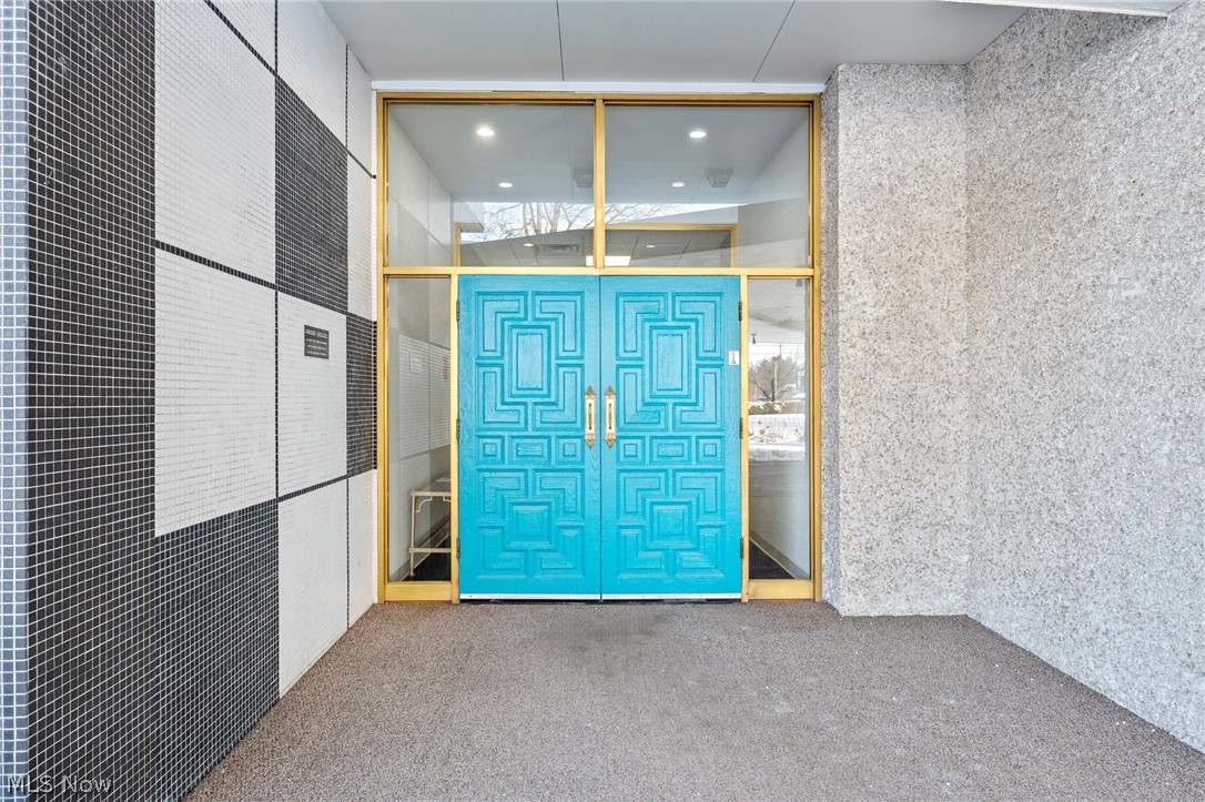Carlton House Condo - Residential