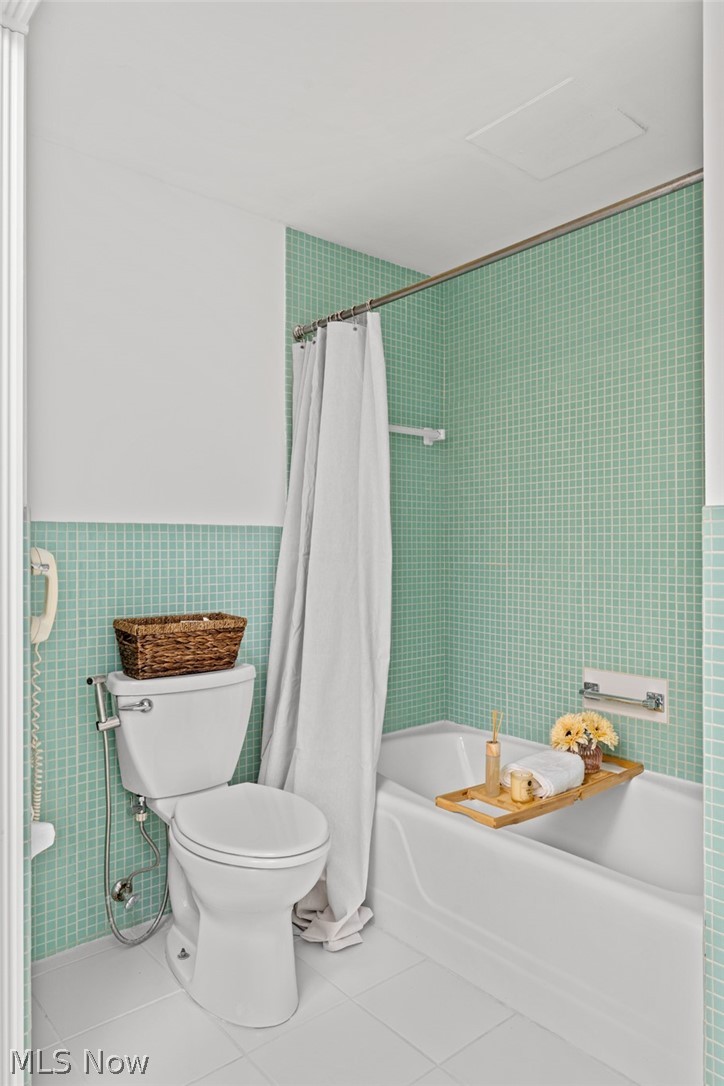 Carlton House Condo - Residential