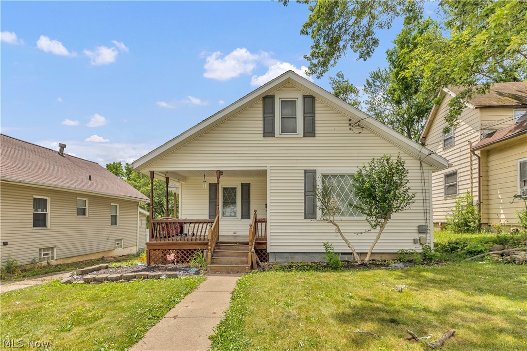 Solid three bedroom one bathroom ranch home with a full basement and off street parking.  Currently tenant occupied for $800/mo but can be vacant by closing if needed.