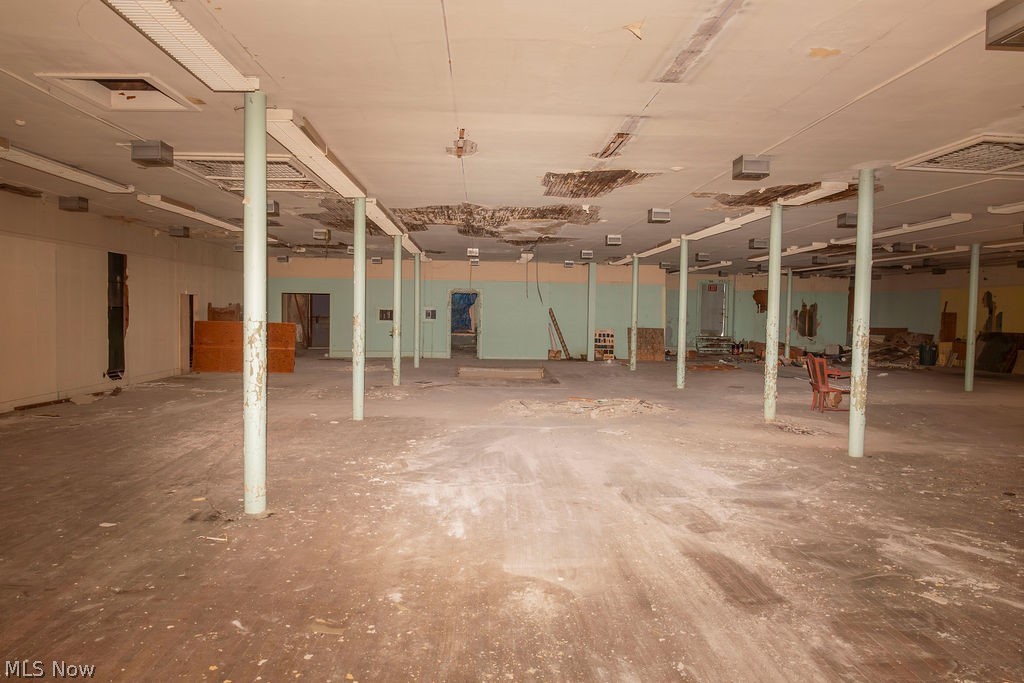 Connecticut Western Reserve - Commercial Sale