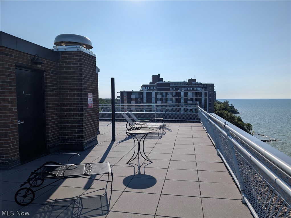 Lake House Condo - Residential