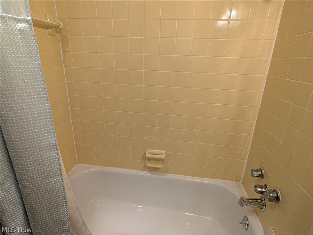 Lake House Condo - Residential