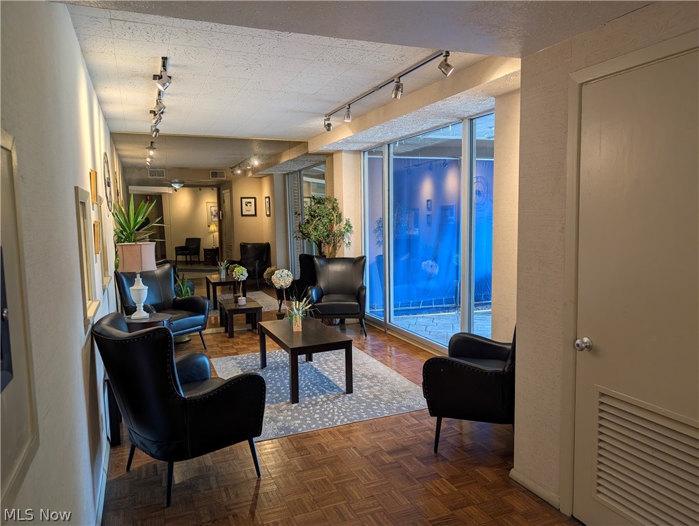 Lake House Condo - Residential