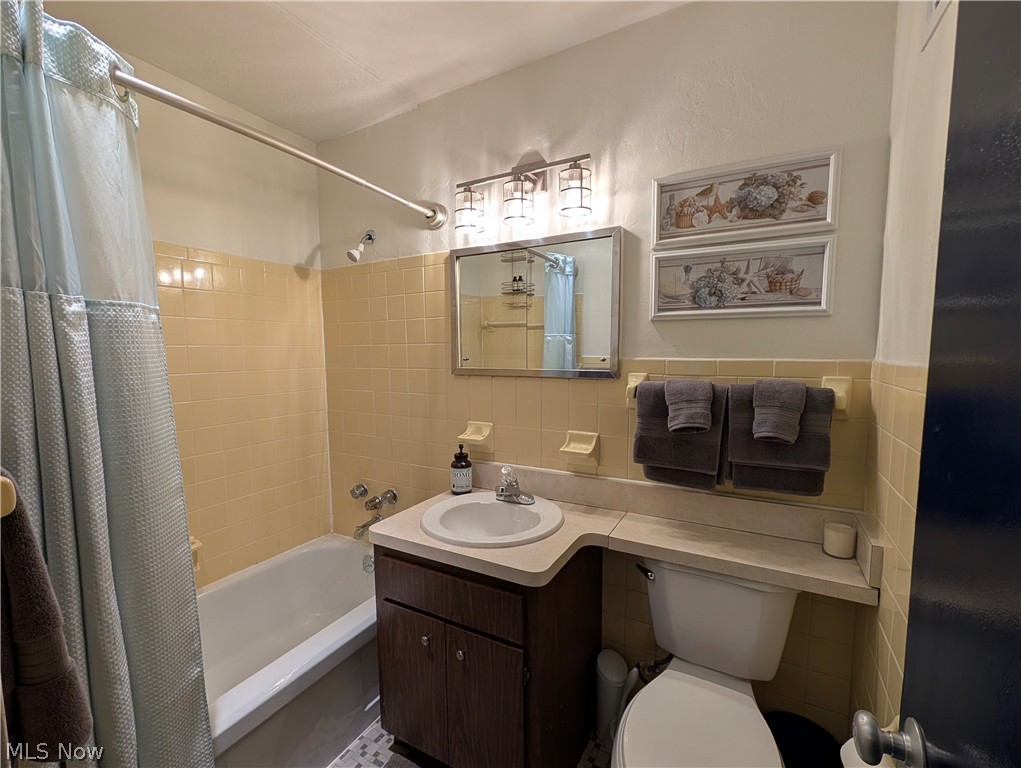 Lake House Condo - Residential