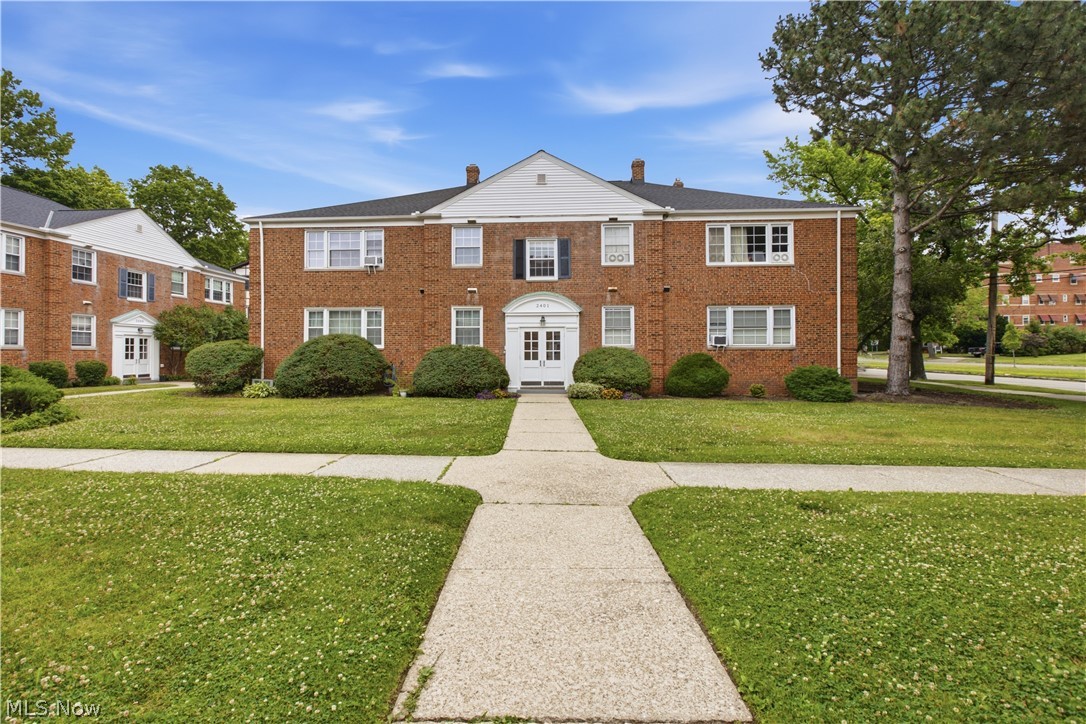 Beautifully remodeled 2-bedroom, 1-bath condo in desirable Cleveland Heights, ideally located near Cleveland Clinic, University Hospitals, VA Hospital, University Circle, world-class museums, and the renowned Cleveland Orchestra.

This move-in-ready unit has been recently updated from top to bottom, featuring a brand-new kitchen, new appliances, in-unit laundry, a completely remodeled bathroom, and fresh paint throughout. Nothing to do but move in and enjoy.

This is arguably one of the best-positioned units in the complex, offering exceptional privacy with windows facing quiet interior green space rather than a busy street. Enjoy peaceful surroundings, abundant natural greenery, and a serene setting rarely found in such a convenient location.

Includes one-car parking in detached garage.