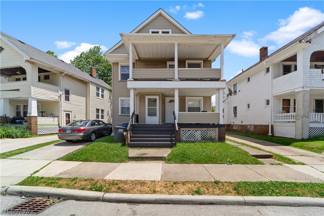 Turnkey 3-unit investment in highly desirable Lakewood! 5 bedrooms, 3 baths, 3,108 sq ft total. Unit 1: 2BD/1BA, Unit 2: 2BD/1BA, Unit 3: 1BD/1BA. Recent updates include new flooring, fresh interior/exterior paint, new windows in living rooms and bedrooms, and updated fixtures throughout. Prime location near Lucky's Market, Edgewater Beach, and Starbucks. Tenant pays gas and electric; owner covers water, sewer, and trash. One unit currently vacant — great owner-occupy or investment opportunity. Delivered POS compliant
