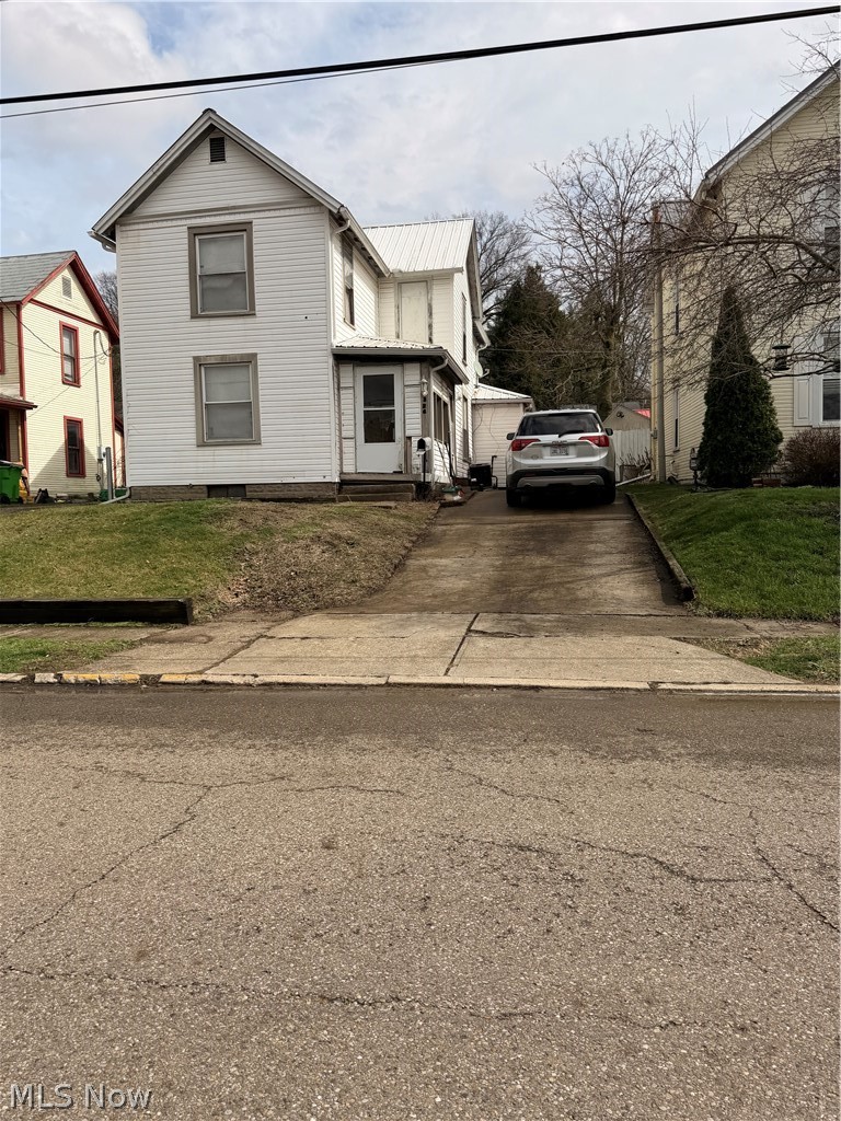 Here is a chance to build that portfolio! This is an income producing rental, making it a great investment with immediate cash return. Call today to schedule a showing!