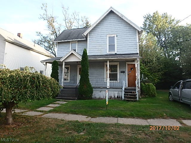 Spacious duplex in a convenient location .  Roof in 2002. Adjacent vacant lot included 

BANK OWNED FORECLOSURE"  “NOT a short sale” “Easy, quick purchase process.”  EM Deposit w/offer required. Subject to Bank Addendum.