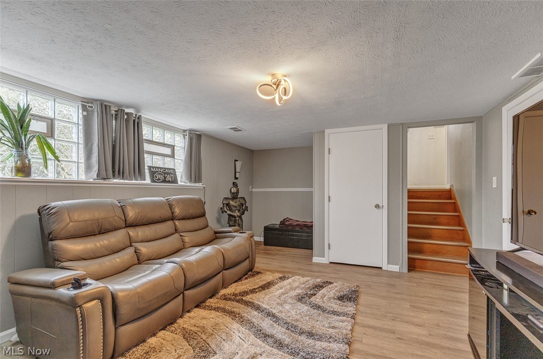Bedford Colony Club Apts - Residential