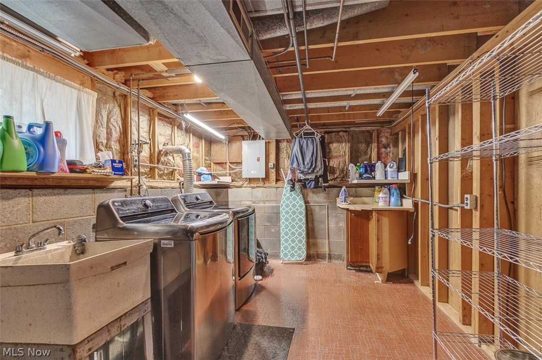 Bedford Colony Club Apts - Residential