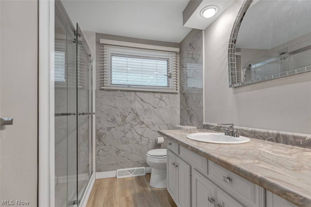 Bedford Colony Club Apts - Residential