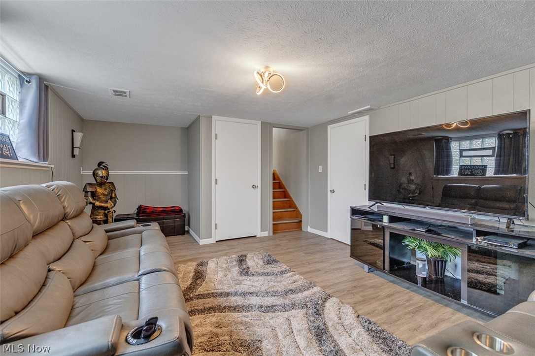 Bedford Colony Club Apts - Residential