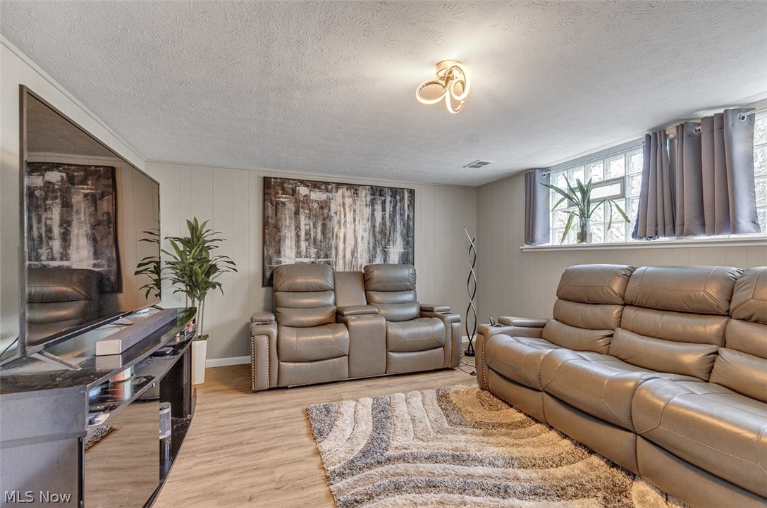 Bedford Colony Club Apts - Residential
