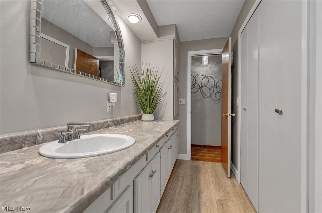 Bedford Colony Club Apts - Residential