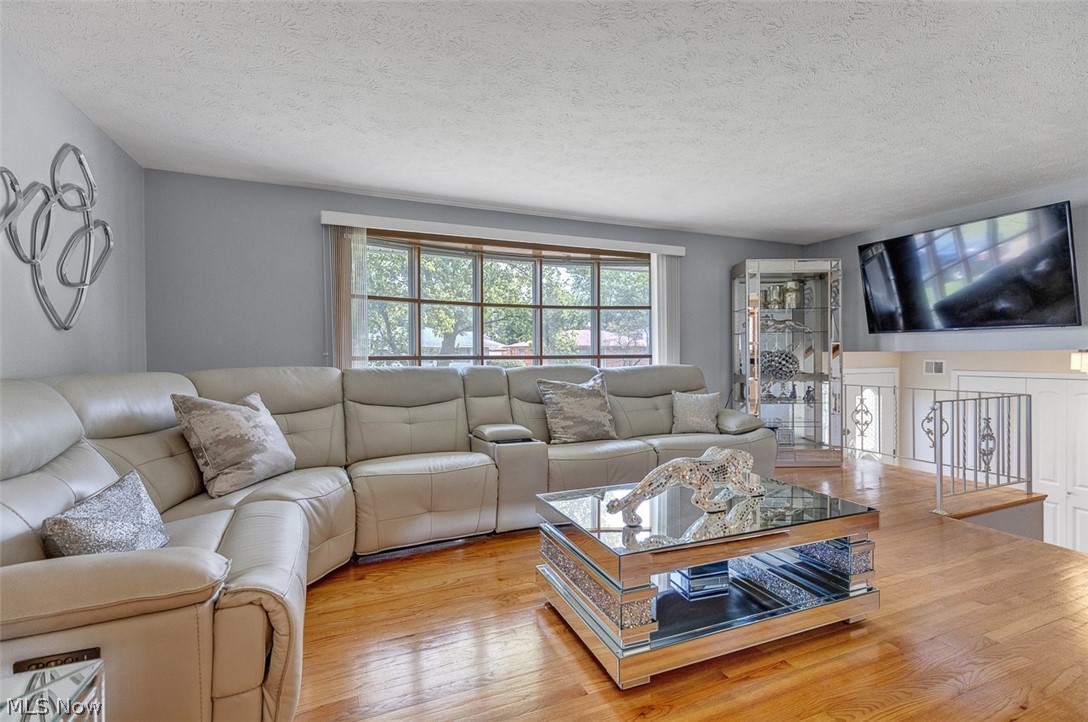 Bedford Colony Club Apts - Residential