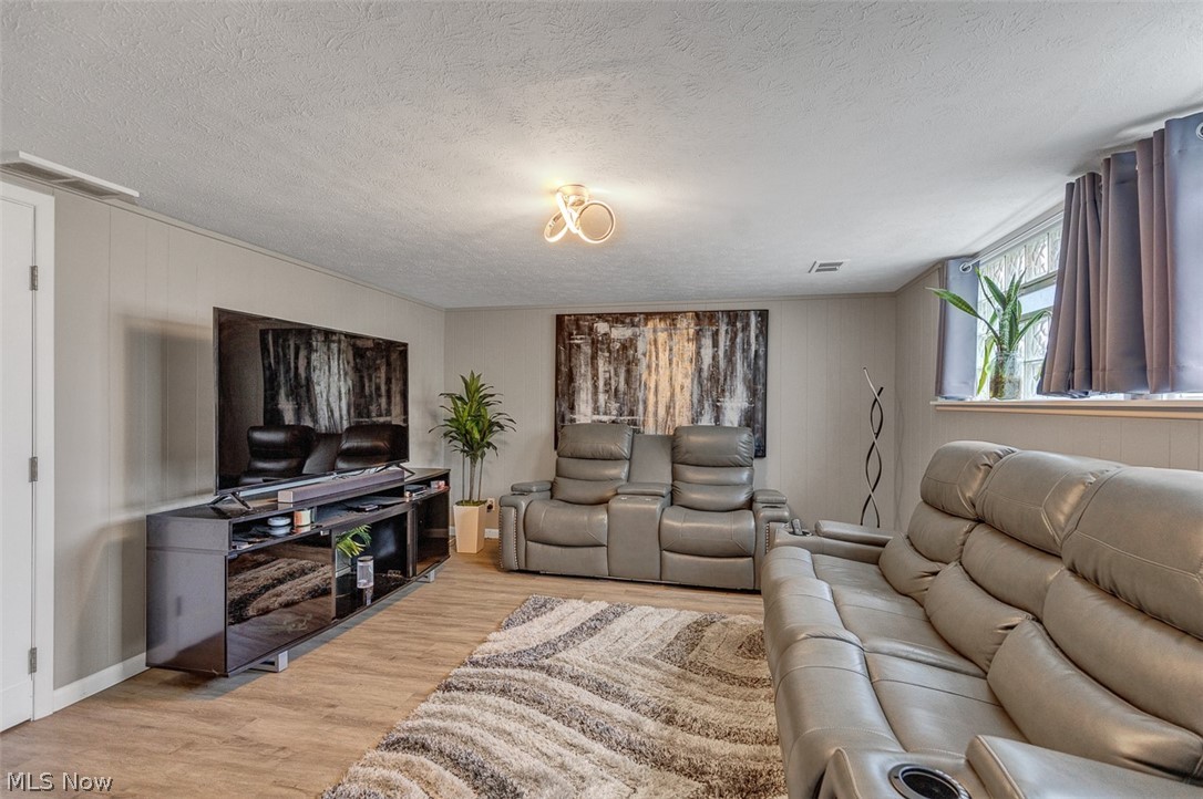 Bedford Colony Club Apts - Residential