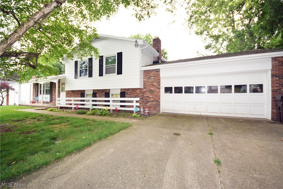 Looking to move to the desired White Gate neighborhood, then this split level is for you!  Lots of space in this 3 bedroom, 2 1/2 bath,  full bathroom off the master bedroom, cozy family room with fireplace.  Formal dinning room with sliding doors to the screened in porch.  Back yard perfect for entertaining, from the screened in porch to the large deck and in-ground pool.  There is even a small pool house for storage that also has a commode and sink! 
Updates include; roof (2012), furnace and AC (2009), water heater (2001), interior and exterior painting (2016), new carpet (2016).  Comes with America's Preferred Home Warranty.   Don't miss out, call today to schedule your showing!