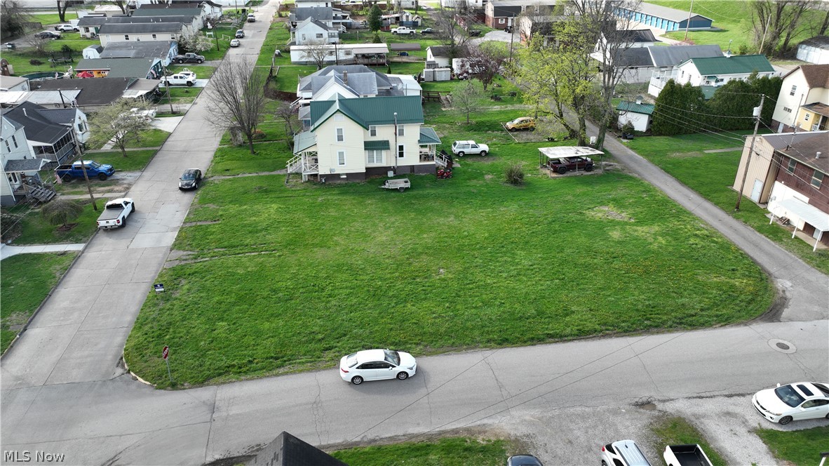 Looking for a place to build your next home? Look no further than 627 33rd St! This large, flat corner lot is situated in a very convenient location, close to shops, restaurants and more!