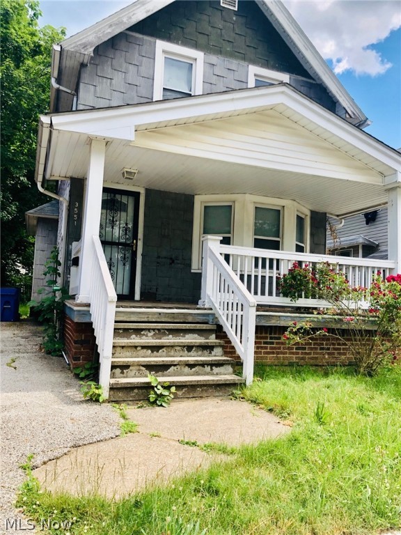 BECOME a REAL ESTATE INVESTOR OVERNIGHT! Immediate INCOME!!! Start your portfolio the easy way with hardly NO dirty work needed. PRICED TO SALE FAST!!! Seller made some updates to plumbing, electric, HVAC, updated kitchen and bath.  Seller will entertain all REASONABLE OFFERS!