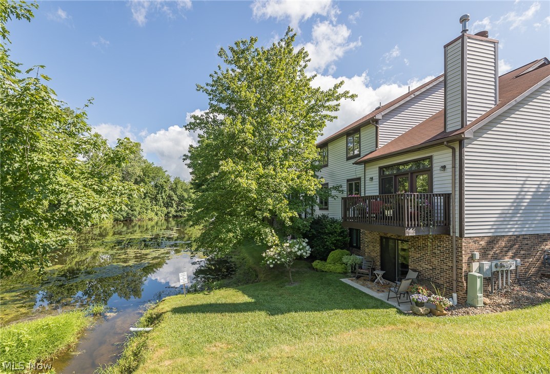 Great Value and fabulous location. Beautiful Lake Views * End Unit * 2 Bedrooms * 2.1 Baths, Over 2100 Sq Ft including the amazing Finished Walk-out Basement With RecRm (26x22) * Vaulted Great Room W/F/P And Triple Glass Door To Deck * All Appliances Stay * Newer Carpeting * 2 Story Foyer * 2 Car Attached Garage * A one year home warranty is being offered for peace of mind, call today for a private tour. Must See!
