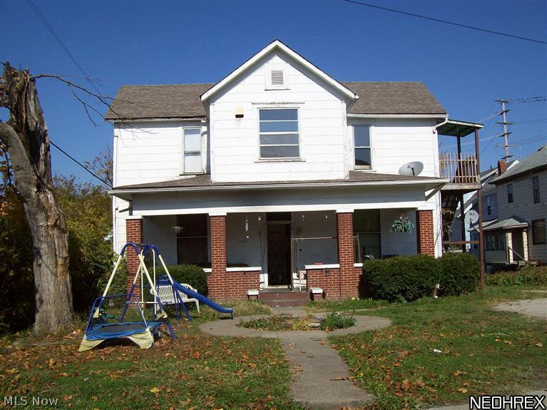 Great investment property, close to downtown and shopping, separate utlities, detached 24x20 garage, duplex w/both units rented - $375/mo down and $250/mo. up
