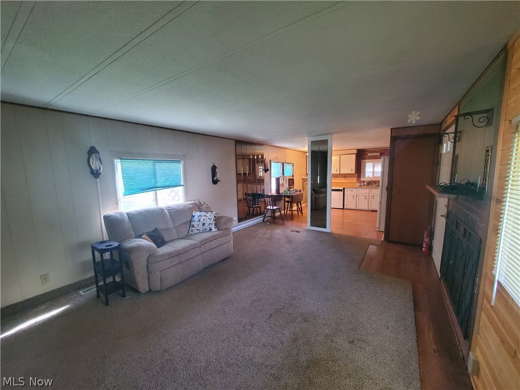 Oak Leaf Mobile Home Community - Residential