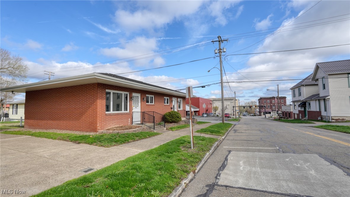 Gastons Add - Commercial Lease
