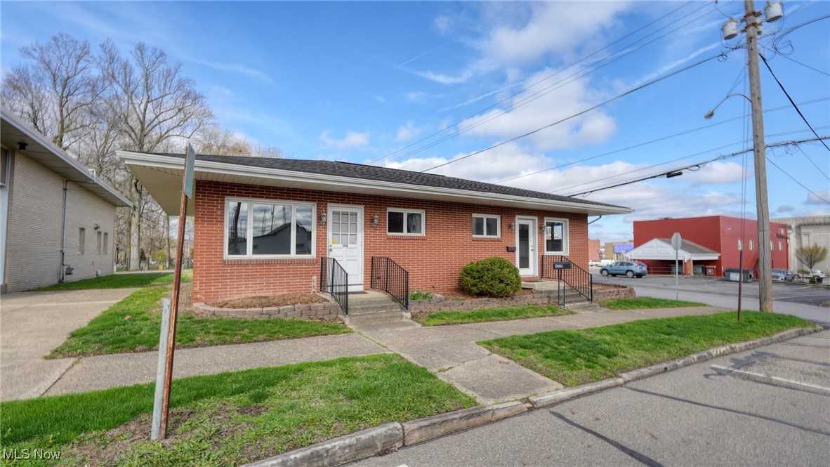 Gastons Add - Commercial Lease