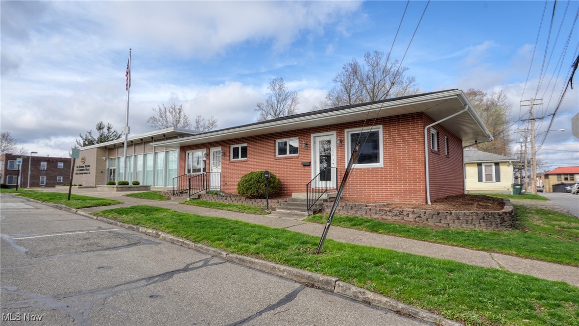 Gastons Add - Commercial Lease