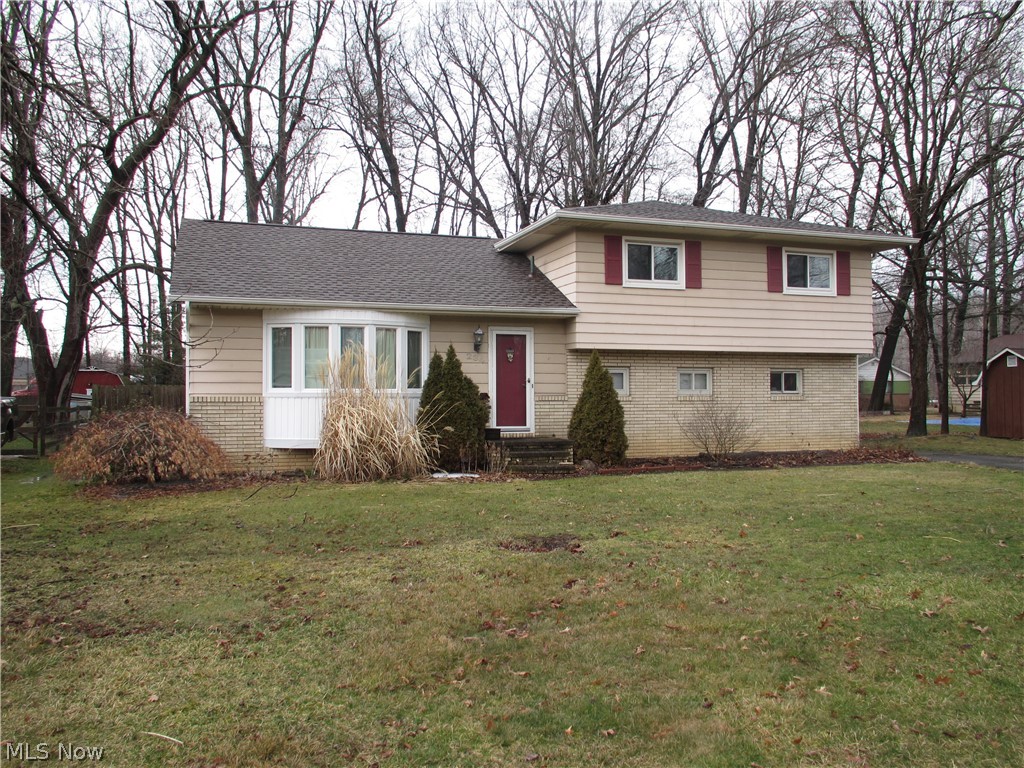 This home has great potential and is priced below market for the buyer to make it their own.  There are newer windows and a new roof in 2019.  The unfinished basement has potential to be an amazing great room or man cave!  It is located in a nice neighborhood, close to retail and freeway access with nearby parks as well.  Seller will make no repairs.  Seller reserves the right to remove any or all personal property upon transfer.  Seller to review all offers and respond by noon on Monday, March 16, 2020.