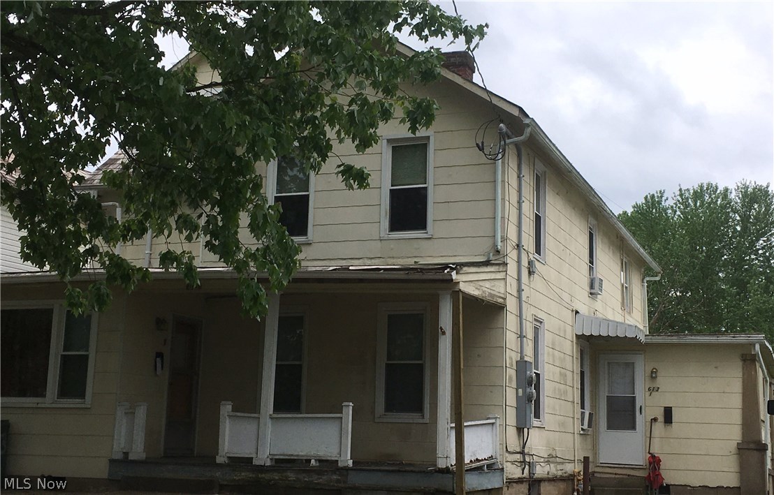4-plex rental located in Marietta. Alley axcess and large parking area in back. Apt 1 and 2 recently improved, New front porch for Apt 1/2.