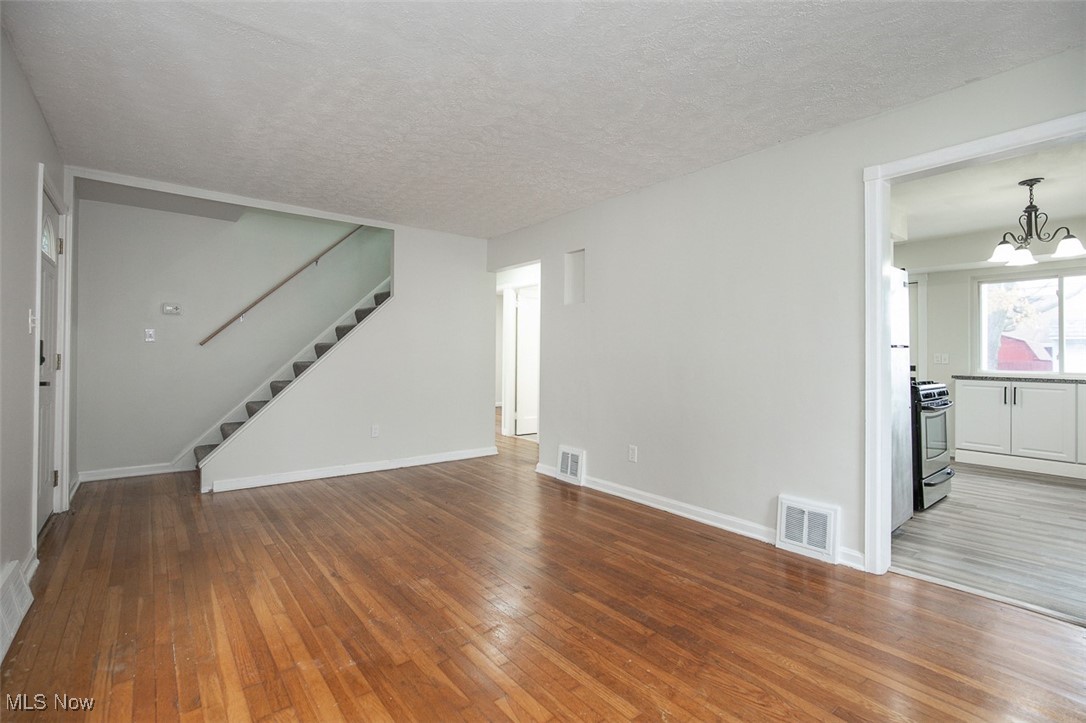 Bungalow - Residential