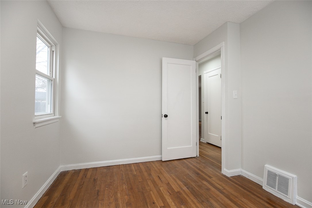 Bungalow - Residential