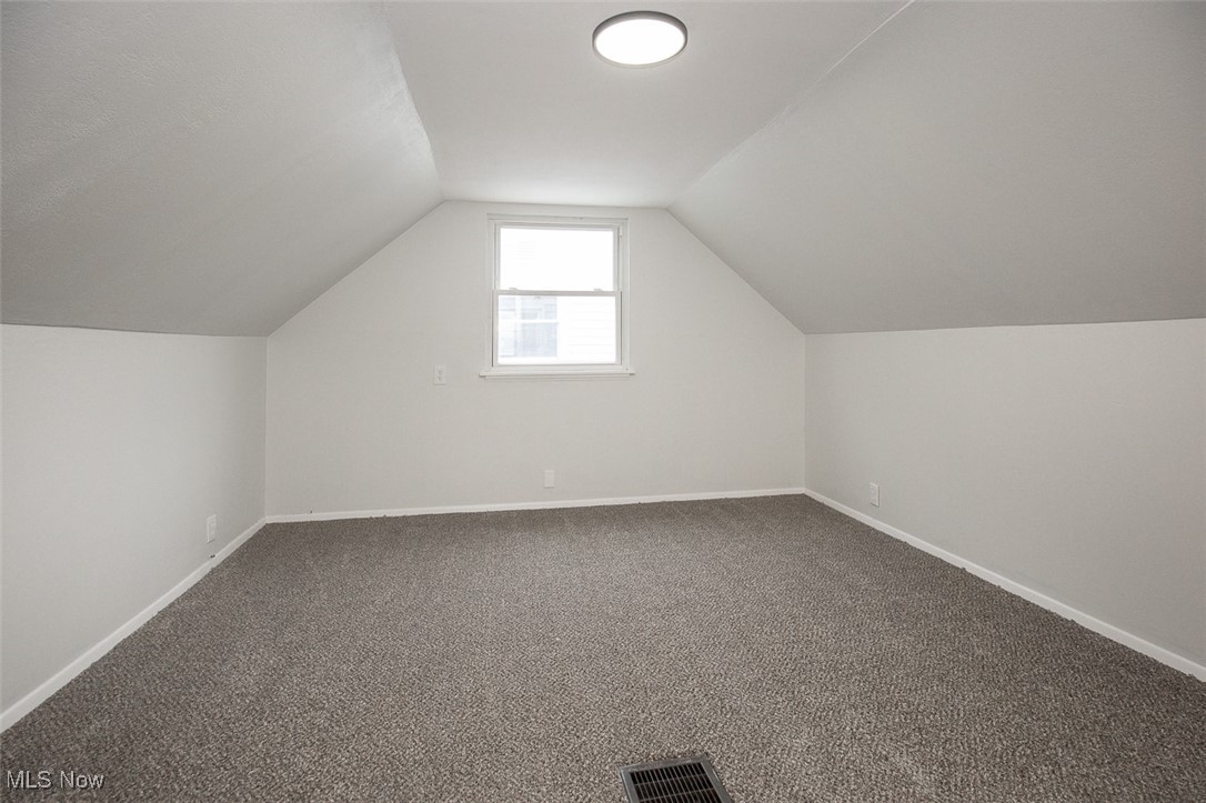 Bungalow - Residential