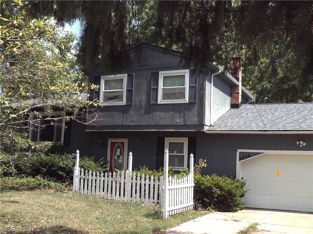3 bedroom bi-level with living room, dining room, kitchen and family room.  Located in Windham Township with city water and sewer.