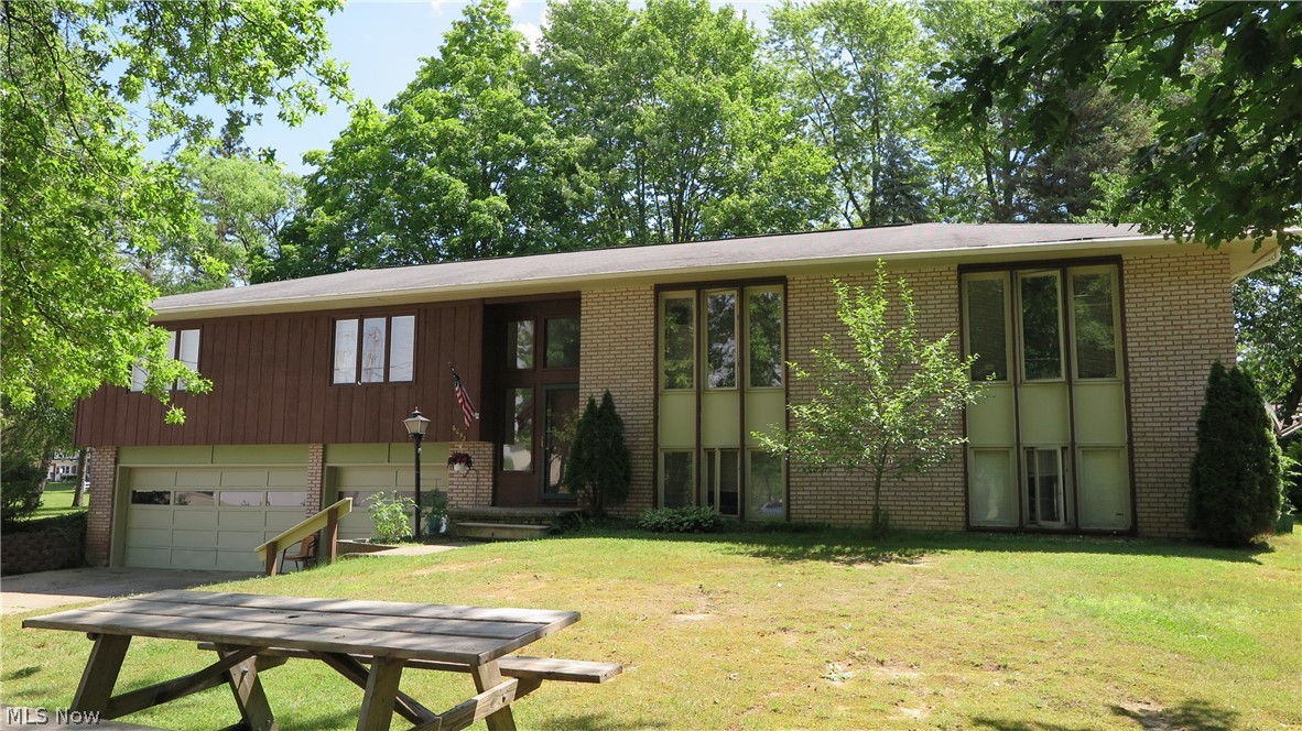 Great opportunity to own 3 unit Bi-Level style building on a low traffic residential street near to Brown Jr. High!  All 3 units are flats with 2 bedroom 1 bath and have their own garage space in the attached garage. Owner pays for gas, water, sewer, and trash.  Tenants pay for their own electricity.  There is also a laundry room with coin op laundry on the lower level that produces additional income. Proforma Rents are $700, $700, and $675.  Actual rents are $625, $625, and one unit will be vacant in October. This building along with 2 other buildings available as a package with 10 total units at 6099 and 6073 Rawson Streets.  Agent/Owner.