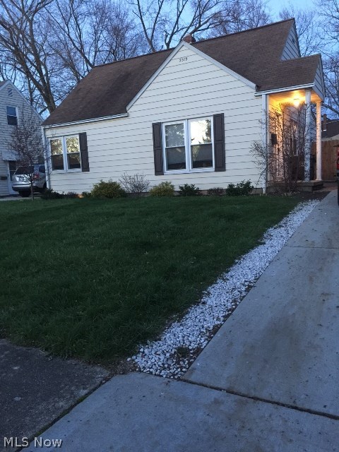 Beautifully maintained 3 bedroom ranch that is totally updated.  New kitchen, bath, flooring, newer windows full waterproofed finished basement, updated furnace and glass block windows.  The ceilings in the home have just been recently painted and the whole house has been painted since 2012.
There is a home warranty being offered with the home.  The kitchen refrigerator is negotiable but all the rest of the appliances stay including the washer and dryer.
The back yard is fully fenced and great for pets and children. Wonderful home in a great area of the Falls.
Move right in and nothing to do.  Just in time for spring.