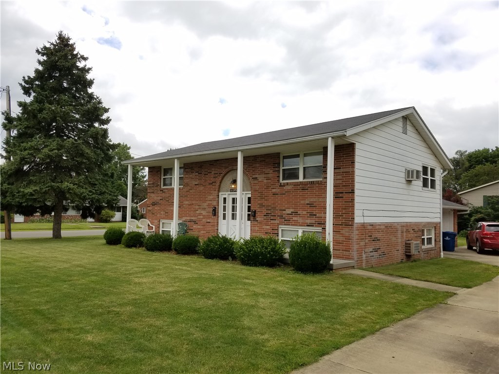 Solid well maintained duplex on corner lot. Unit 813 on lower level recently rented for $500.00/month plus utilities. Unit 815 on upper level recently rented for $525.00/month plus utilities. New wall unit air conditioner installed in Unit #813 in 2017. Both units ready for new tenants. Selling to settle estate.