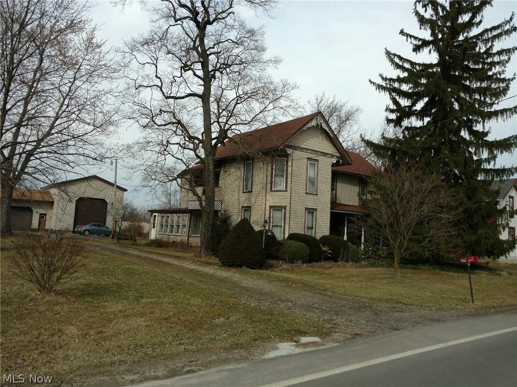 This Historic 1889 home has all kinds of potential. Ideal investment, 4 bedrooms , formal dinning rm. original woodwork . Large 30 x 70 barn with 4 large overhead doors.