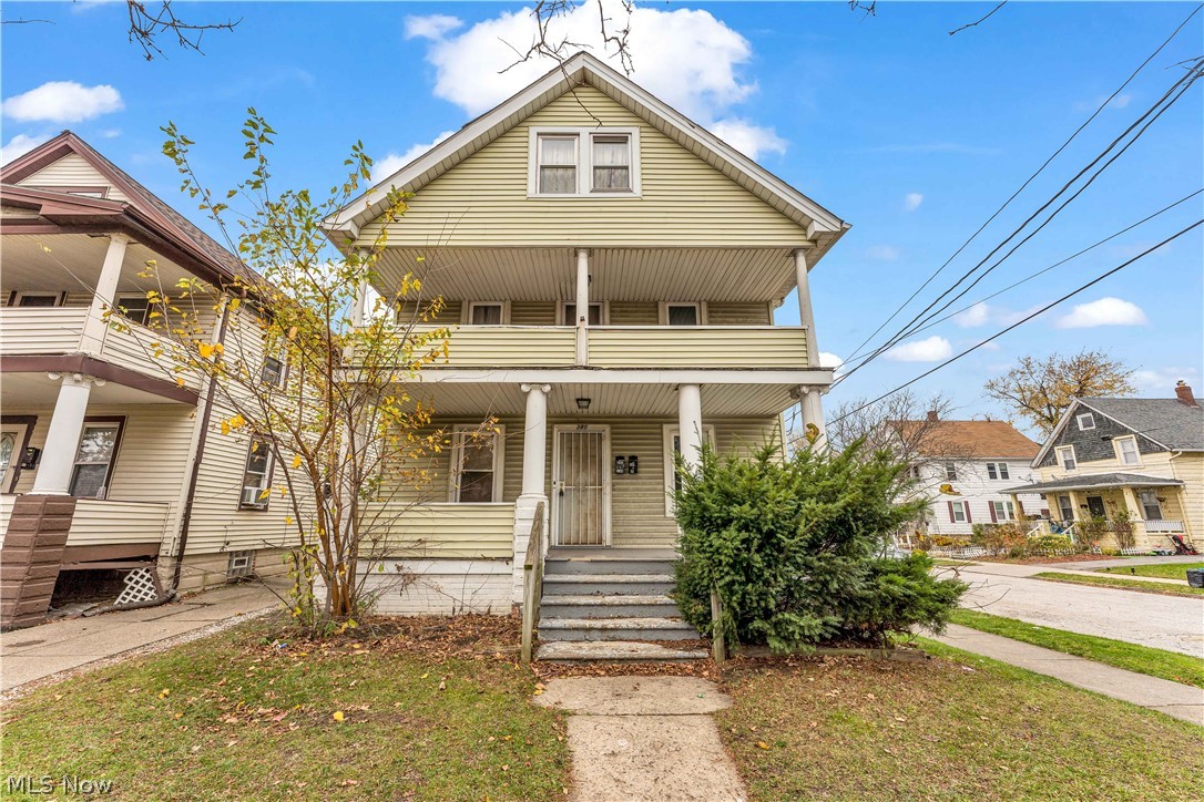 380 E 165th St Down/#1, Cleveland - Spacious 2 bedrooms 1 bath multi unit! //
 
$665 rent/ $665 deposit //
$49 application fee per adult //
NO SMOKING //
1 time $99 non-refundable set up fee paid at lease signing //

$30/month required resident benefit package; can include personal property/liability insurance for an additional $5/month for $35/month total. //

All applicants are required to fill out a PetScreening app, found on our website directly on the app before being processed. Even if you have NO pets - this app must be filled out. One-time, non-refundable pet fee of $200-300 per animal applies to all pets & must be paid prior to or when you pay your first month rent. (No fee for qualified assistance animals). //

Our app is processed through secure site: Findigs, they require ID & income verification. W/O this, your app will not be processed. They offer24/7chat support on their app directly for questions.//

This completely renovated 2 bedroom 1 bathroom down unit