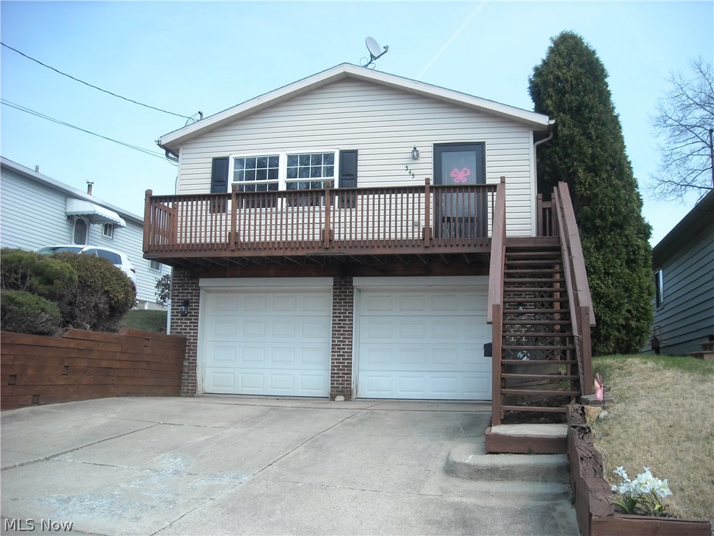 Very nice three bedroom, two full bath ranch.  Spacious living room with vaulted ceiling and newer carpet.  Sharp eat-in kitchen with oak cabinet.  Convenient first floor laundry room.  Master bedroom has large walk-in closet and full bath.  Additional square footage in finished recreation room in lower level with new carpet.  Two car garage, wood deck and fenced backyard.  Close to schools.  Home Warranty is provided by seller.