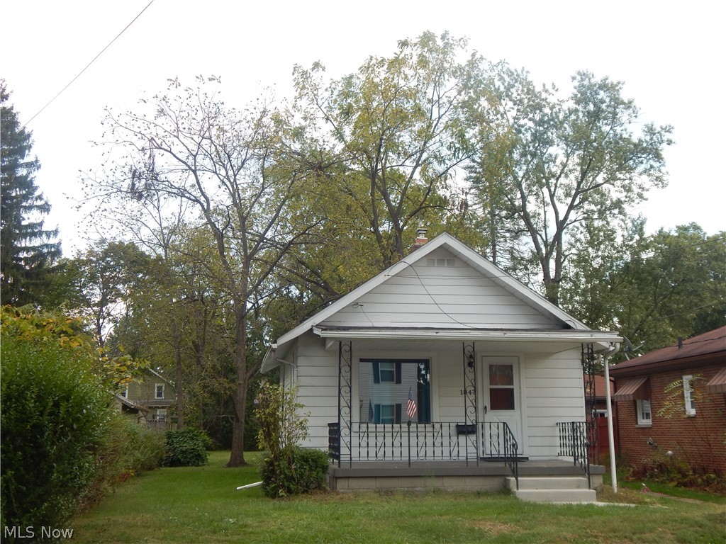 Step saver ranch style home. In the heart of Cuyahoga Falls, Featuring hardwood floors in living room. Updated kitchen with newer cabinets. 
Mud room/Office , Nice size bedroom connecting to full bath. Enjoy the evenings on front or rear porch. Detached garage. 
Large rear yard for activities.