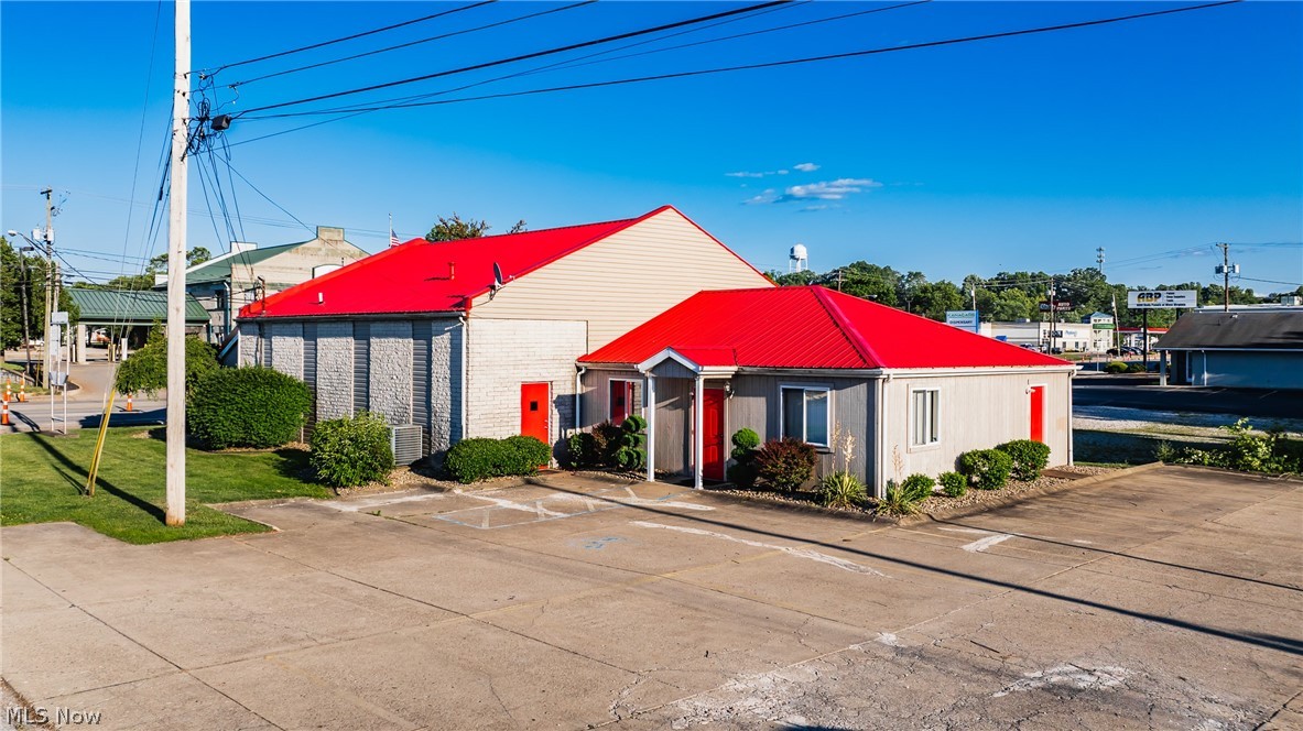 Currently used as a chiropractic office this building is located on one of the busiest streets in the area.  There are multiple offices and areas for use.  Some offices are currently used for conditioning and massage therapy.  This property can be used by medical professionals, dental, home health, urgent care, attorneys, or anyone needing great visibility for their business.