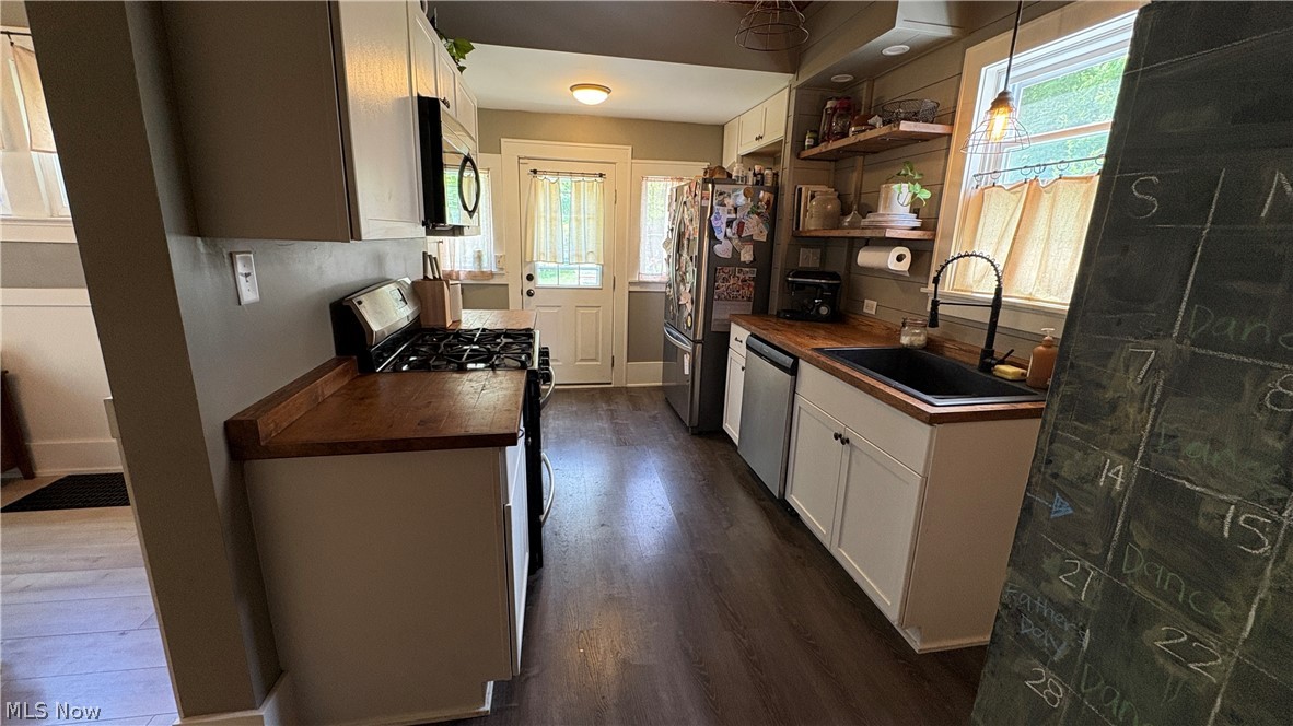 John H. Schiller's Aloments - Residential