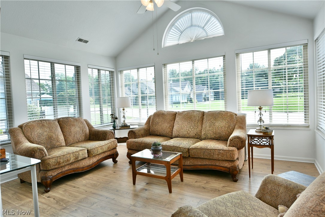 River Glen Condos Ph 01 - Residential