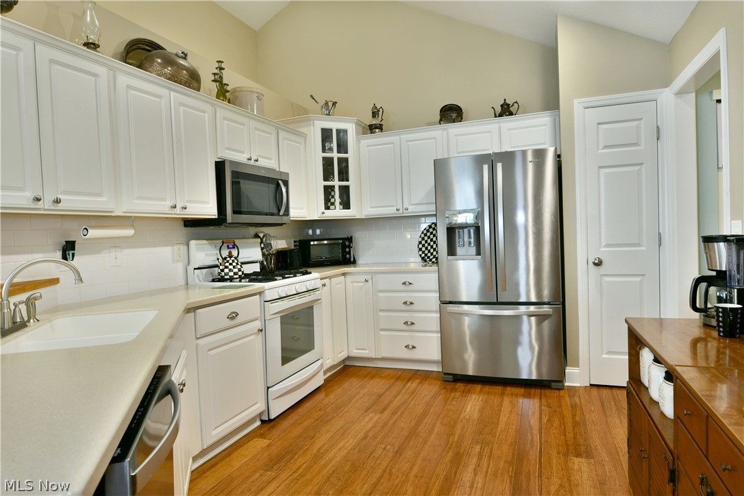 River Glen Condos Ph 01 - Residential