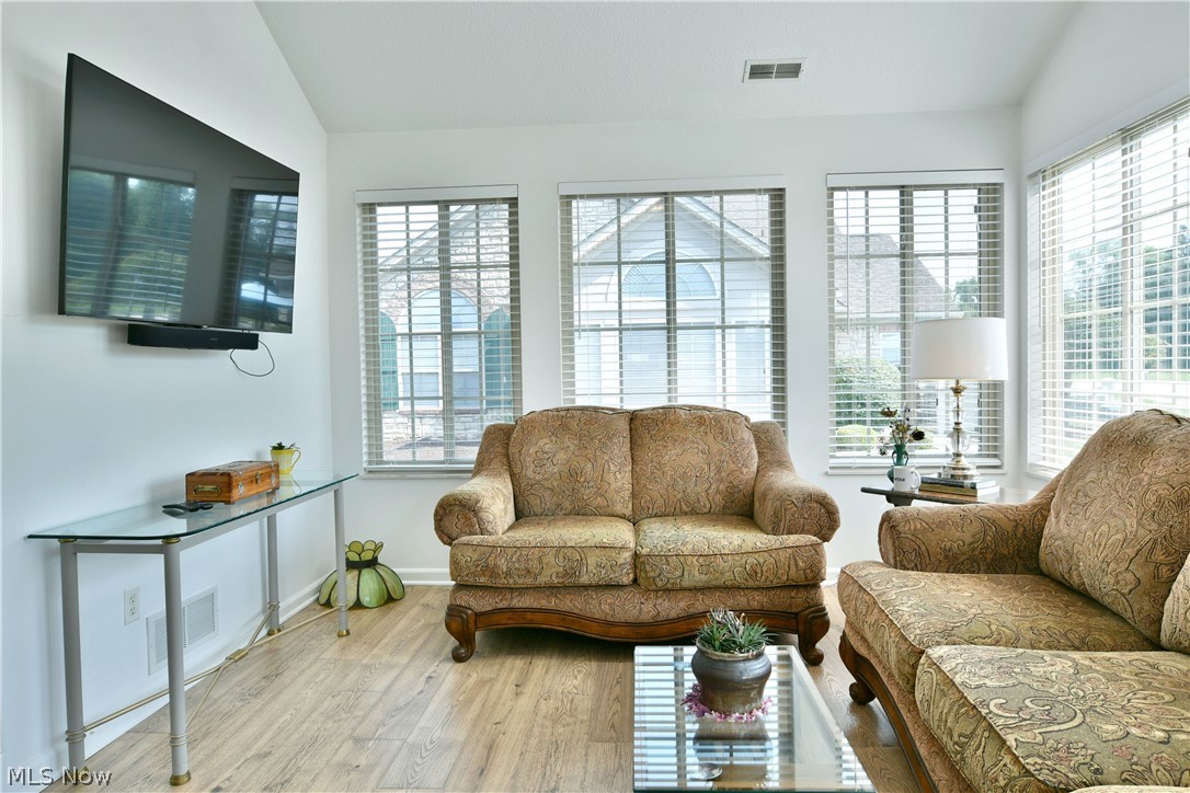 River Glen Condos Ph 01 - Residential