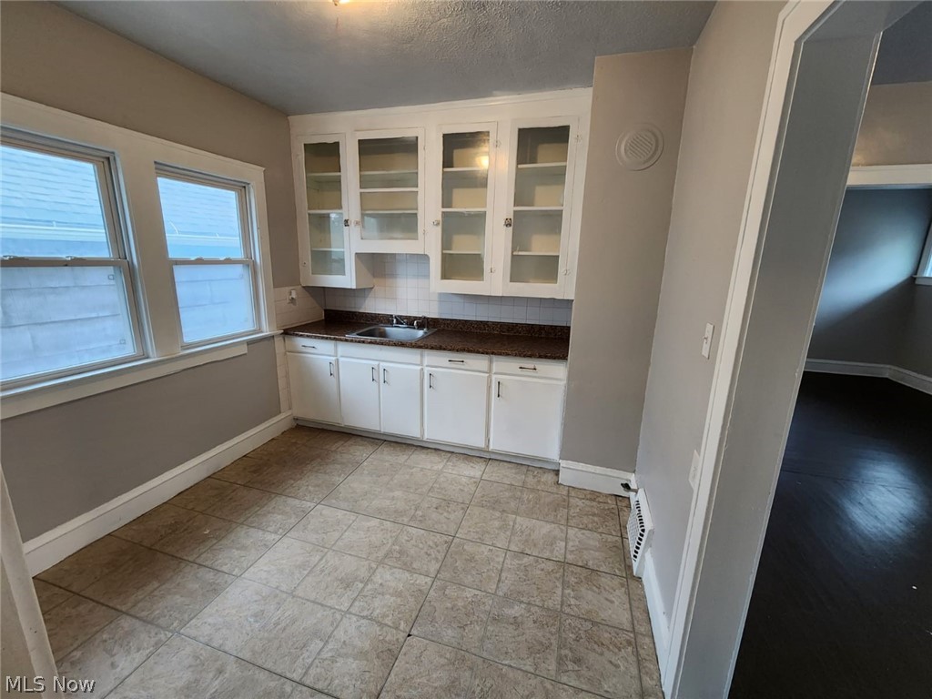 C M Mixs Sub - Residential Lease