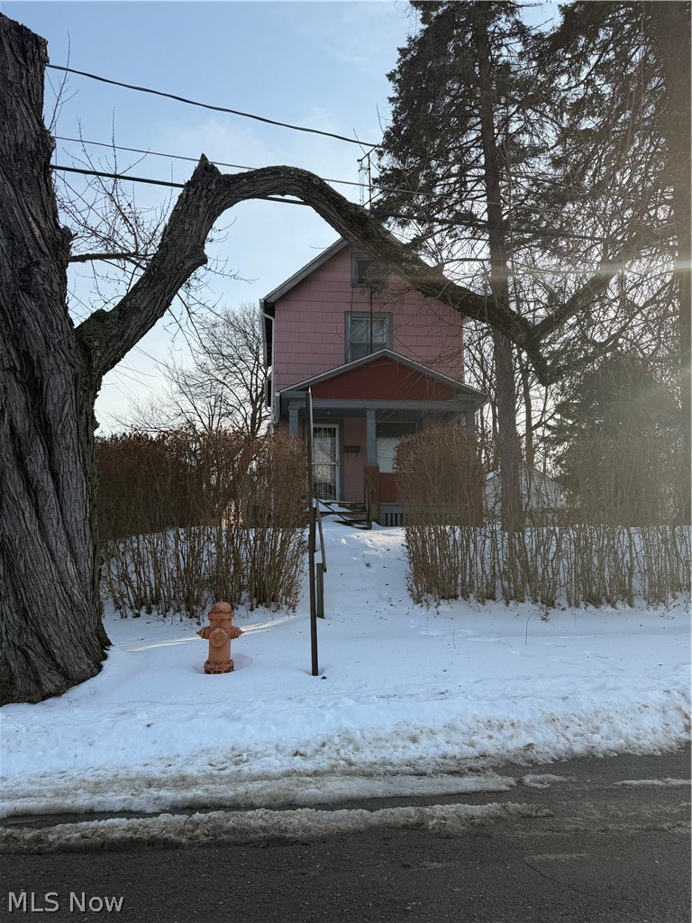 Investor Special! Priced to move quickly, Escalation Clause Welcomed! Property Sold "as is". No Guarantee, No Warranty. New Roof 2 years old, Newer hot water heater, Working furnace, Hardwood floors under DR & LR carpet, Pocket doors, some new windows. Lots of potential!
3 bedroom, 1 full bath, 2 story home